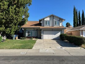 899 Maplegrove Way in Sacramento, CA - Building Photo
