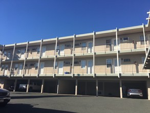 California Street Apartments & Duplexes in Concord, CA - Building Photo - Building Photo