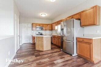 8266 Shute Cir in Avon, IN - Building Photo - Building Photo