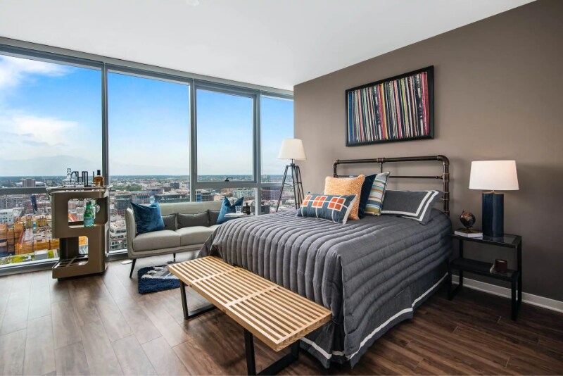 727 W Madison St-Unit -STUDIO in Chicago, IL - Building Photo