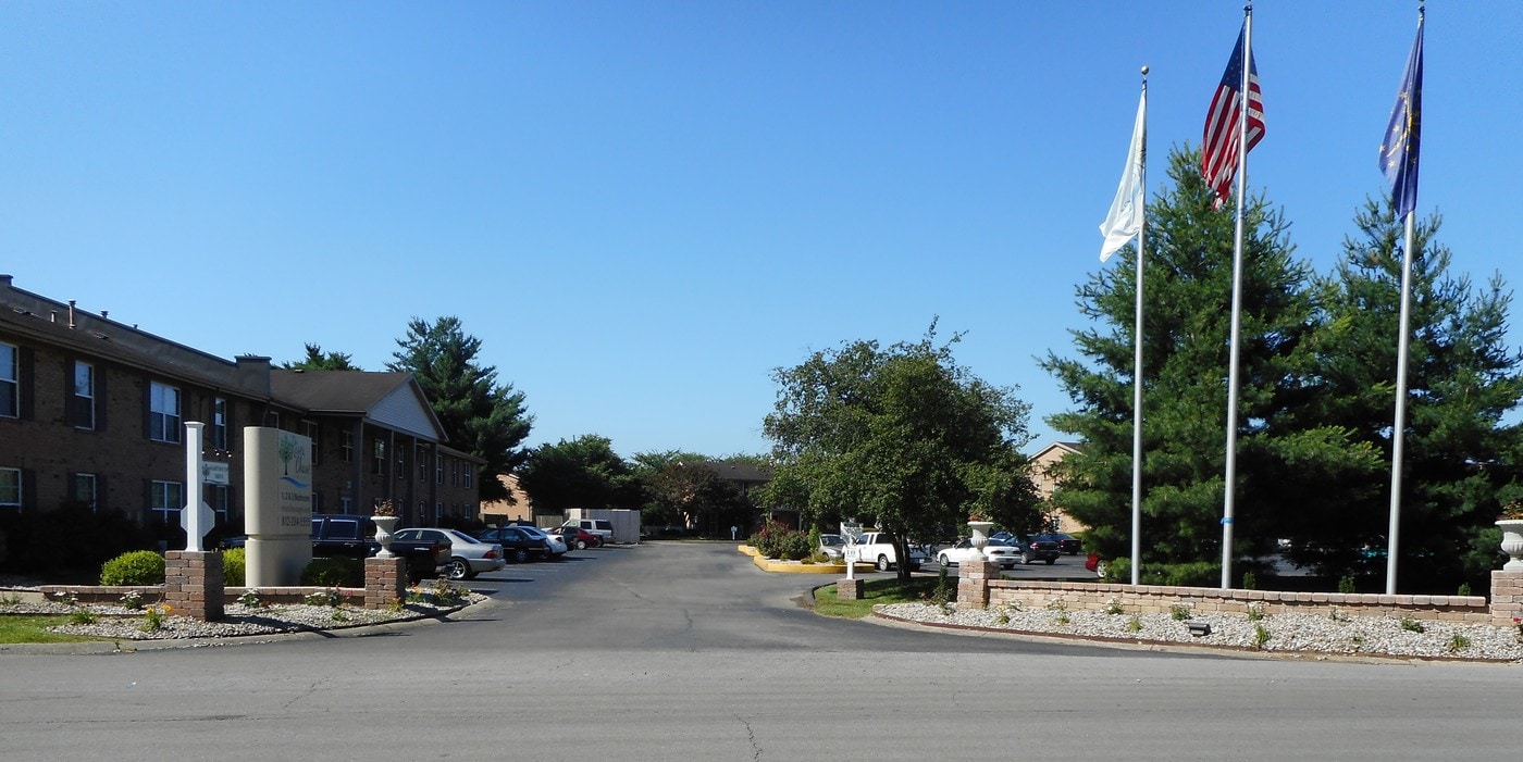 River Chase Apartments in Clarksville, IN - Building Photo
