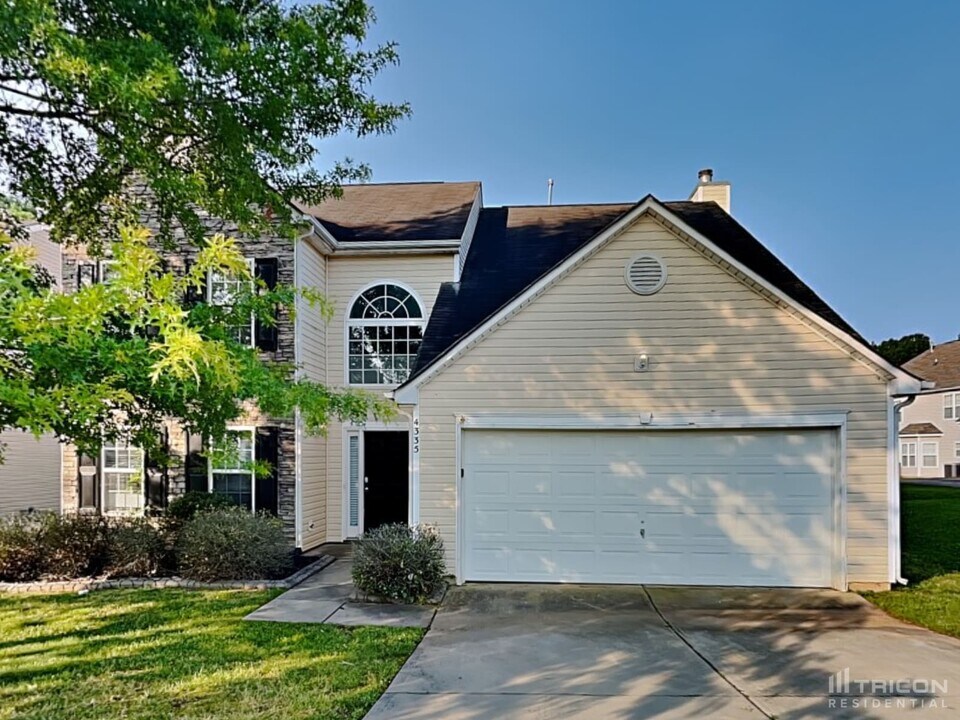 4335 Springhaven Dr in Charlotte, NC - Building Photo