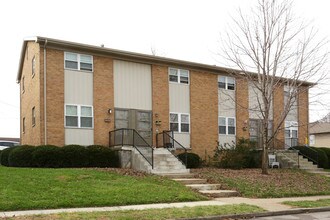 St Martin Villa in Lexington, KY - Foto de edificio - Building Photo