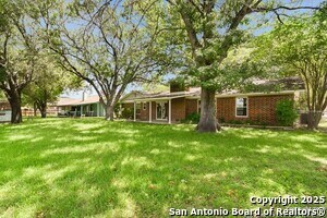 212 Galvin Dr in Seguin, TX - Building Photo - Building Photo