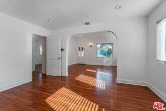 927 N Edinburgh Ave in West Hollywood, CA - Building Photo - Building Photo