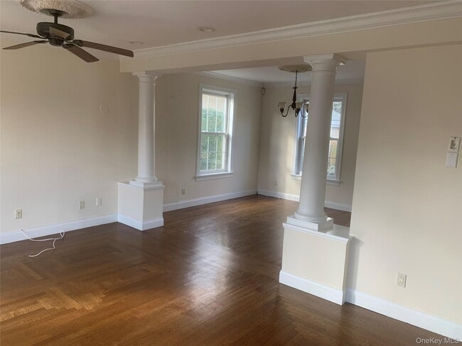 28 Nautilus Pl in New Rochelle, NY - Building Photo - Building Photo