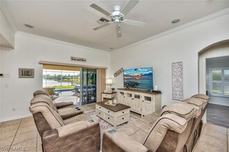 9051 Astonia Way in Ft. Myers, FL - Foto de edificio - Building Photo