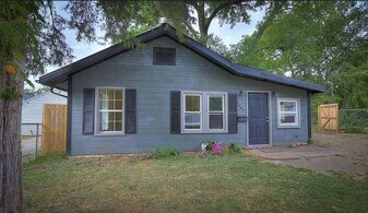1484 E Clay St in Decatur, IL - Building Photo