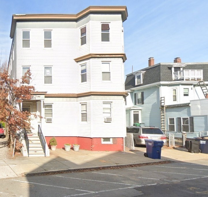 175 River St, Unit 3 in Cambridge, MA - Building Photo