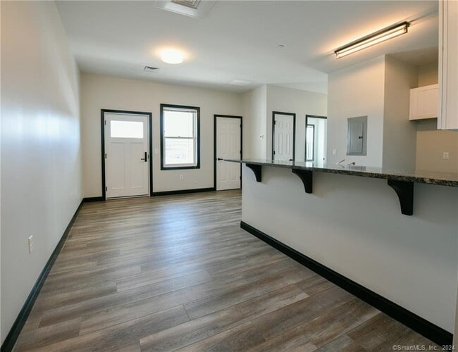 77 Whiting St in Plainville, CT - Building Photo - Building Photo