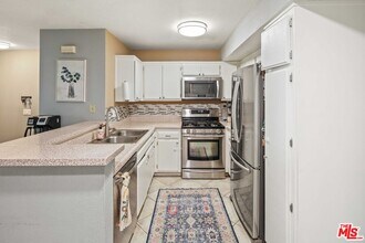24474 Valle Del Oro in Santa Clarita, CA - Building Photo - Building Photo