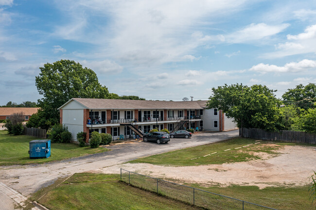 The Lafayette Apartments in Graham, TX - Building Photo - Building Photo