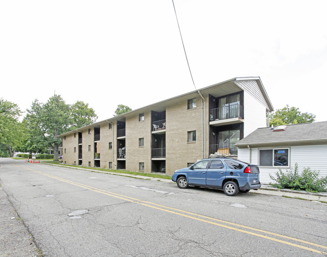 Lakeside Apartments in Lake Orion, MI - Building Photo - Building Photo