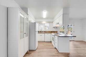 8640 SW Fannowood Ln in Beaverton, OR - Building Photo - Building Photo