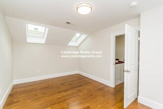 114 Columbia St, Unit 2B in Cambridge, MA - Foto de edificio - Building Photo