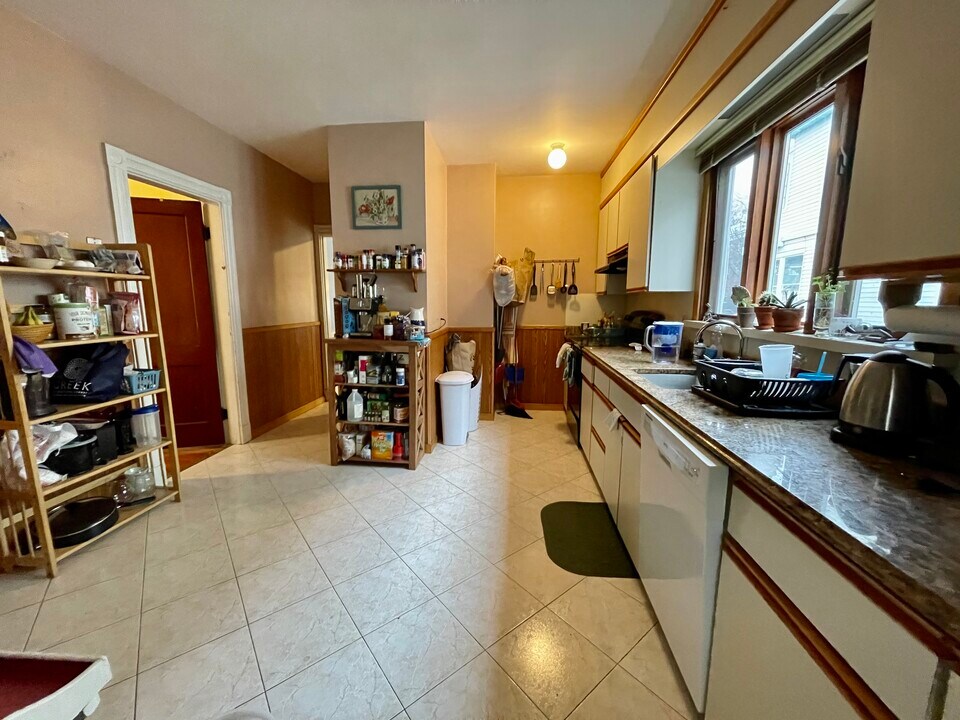 226 Powder House Blvd in Somerville, MA - Building Photo