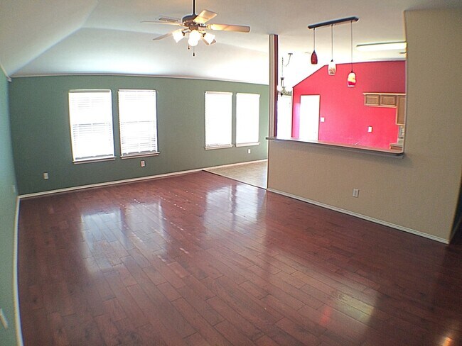 316 Kennedy Dr in Crowley, TX - Building Photo - Building Photo