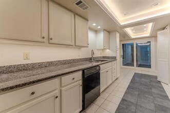 922 Shady Creek Ln in Bedford, TX - Building Photo - Building Photo
