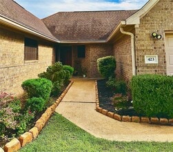 423 Bluebird Ln in Pasadena, TX - Building Photo - Building Photo