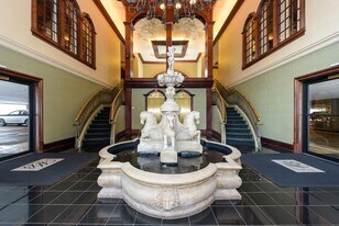 3334 Peachtree Rd NE in Atlanta, GA - Building Photo