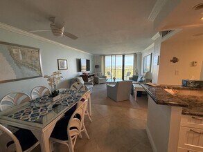 440 Seaview Ct in Marco Island, FL - Foto de edificio - Building Photo