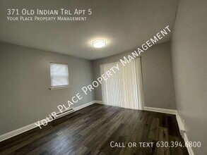 371 Old Indian Trail in Aurora, IL - Building Photo - Building Photo