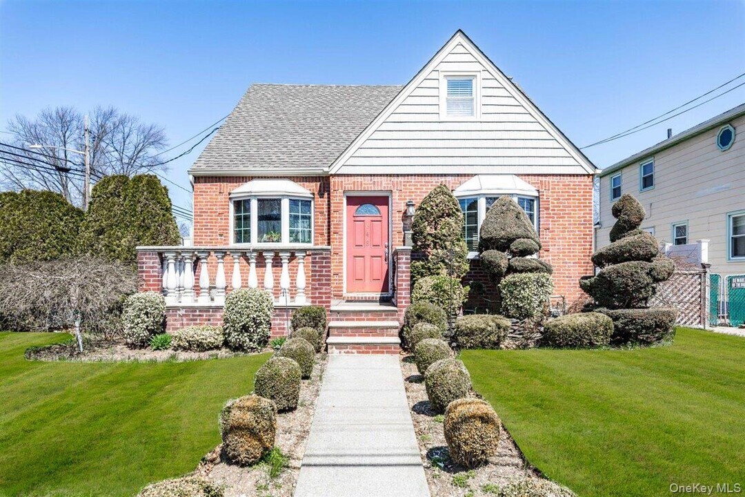 648 7th St S in Garden City, NY - Foto de edificio