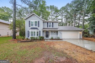285 Blue Heron Dr in Jonesboro, GA - Building Photo