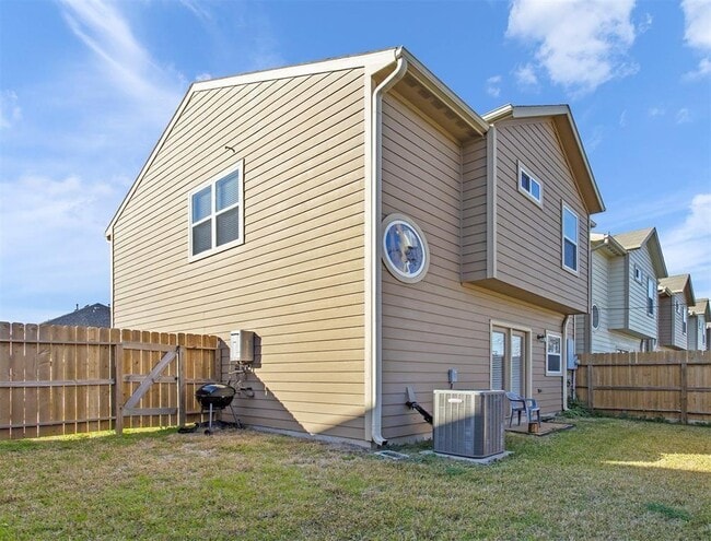 5104 Pinemont Pl in Houston, TX - Building Photo - Building Photo