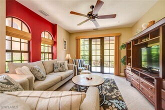 8953 Malibu St in Naples, FL - Foto de edificio - Building Photo