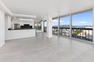 2200 Sacramento St in San Francisco, CA - Building Photo - Building Photo