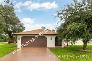 2224 Tinker St in Port Charlotte, FL - Building Photo