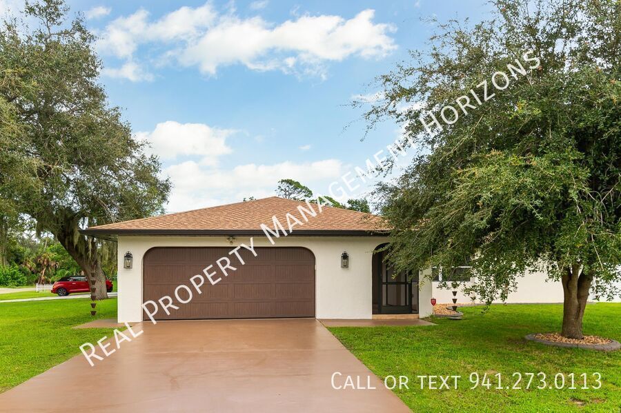 2224 Tinker St in Port Charlotte, FL - Building Photo