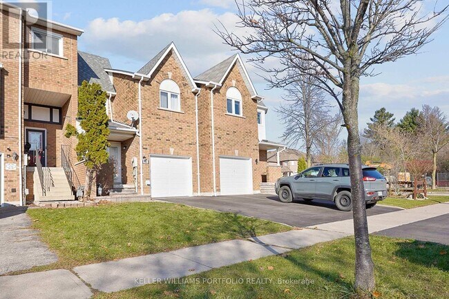 334 Sparrow Cir in Pickering, ON - Building Photo - Building Photo