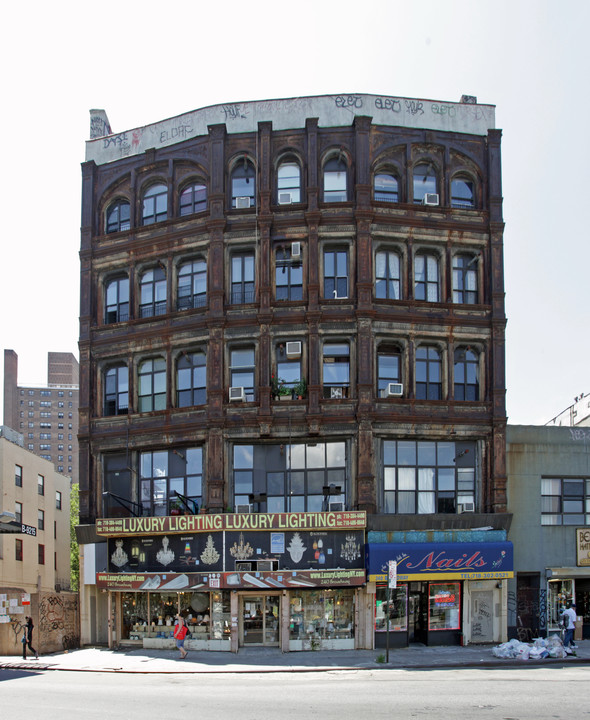 242 Broadway in Brooklyn, NY - Building Photo