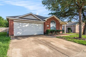 2731 Honey Suckle Dr in Grand Prairie, TX - Building Photo - Building Photo