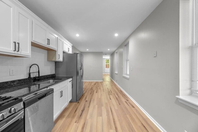 2042 E Fayette St in Baltimore, MD - Building Photo - Building Photo