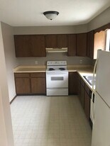 103 S Columbus St, Unit 2 in Pleasantville, IA - Building Photo