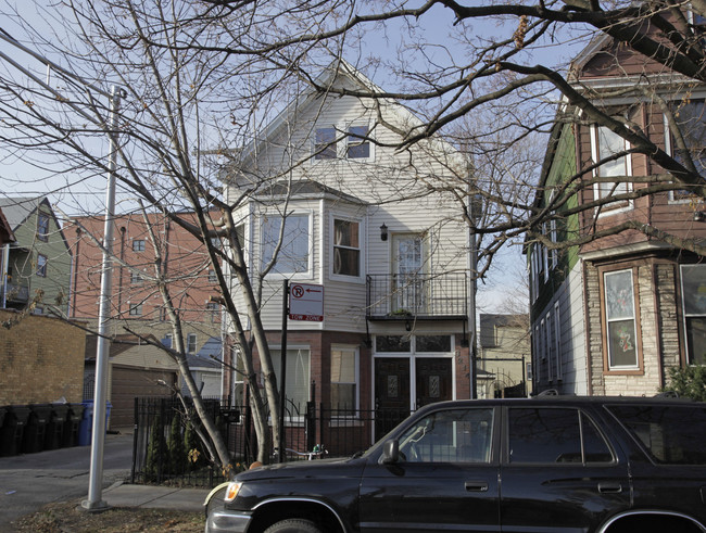 3214 N Leavitt St in Chicago, IL - Building Photo - Building Photo