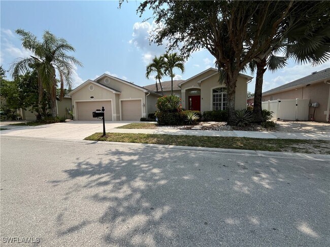 366 Burnt Pine Dr in Naples, FL - Building Photo - Building Photo