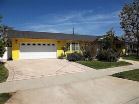 545 E Vista Del Gaviota Ave in Orange, CA - Building Photo