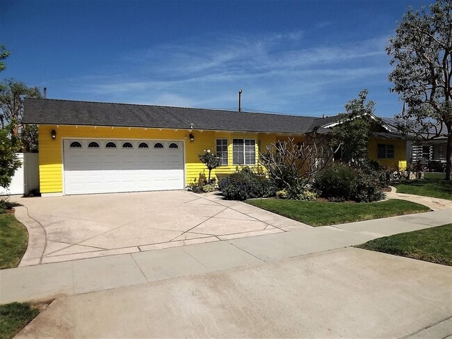 property at 545 E Vista Del Gaviota Ave