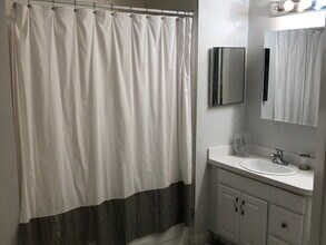 1001 Normandy Trace Rd in Tampa, FL - Building Photo - Building Photo