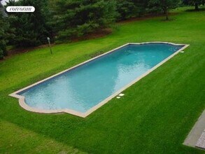 653 Head of Pond Rd in Water Mill, NY - Building Photo - Building Photo