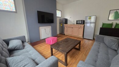 3960 3 Mile Dr in Detroit, MI - Building Photo - Building Photo