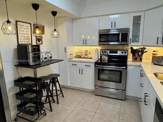 3600 Mystic Pointe Dr in Aventura, FL - Building Photo - Building Photo