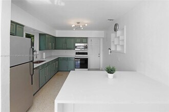 39 SE 13th Terrace in Dania Beach, FL - Building Photo - Building Photo