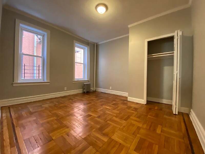 90 E 52nd St in Brooklyn, NY - Building Photo