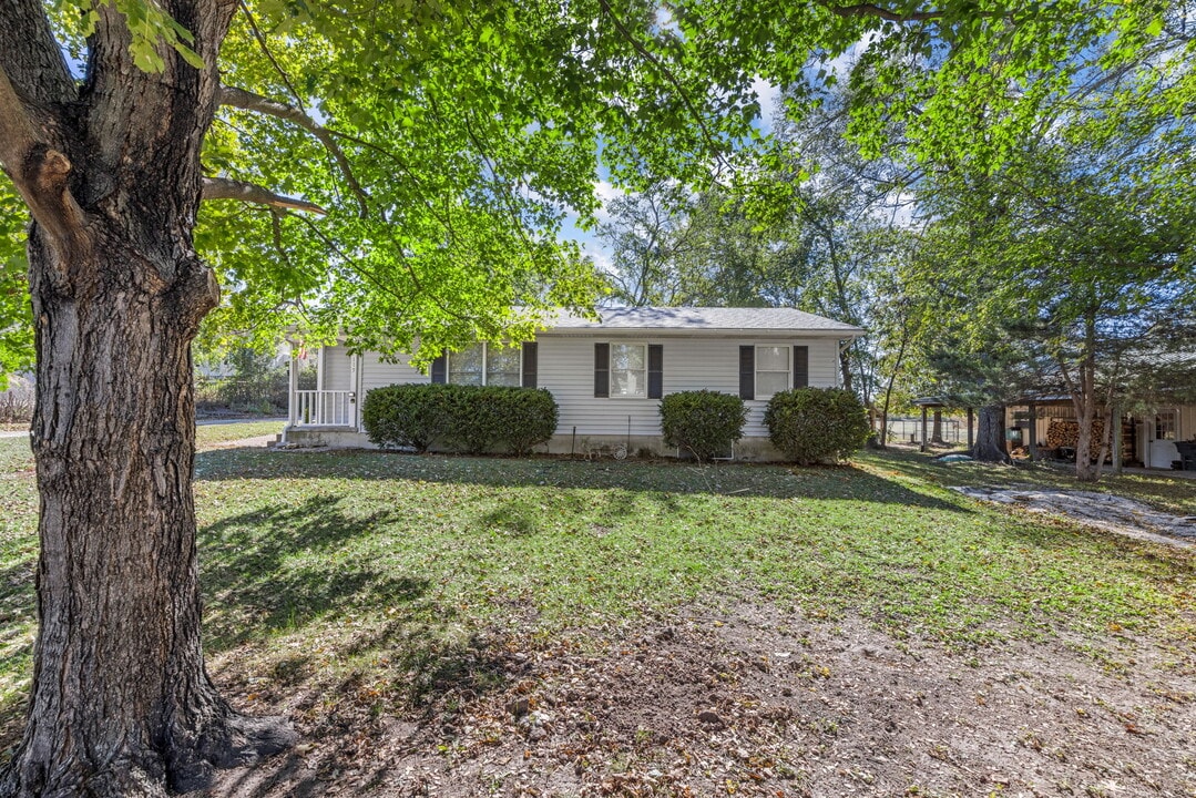 115 E Sycamore Rd in Old Monroe, MO - Building Photo