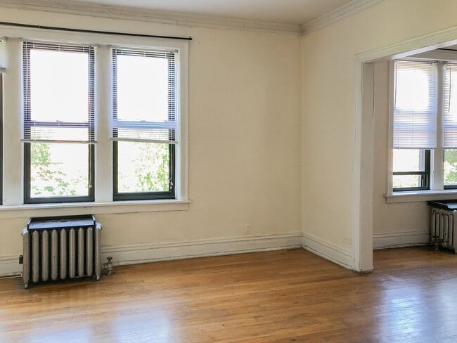 627 W Melrose St, Unit 2 in Chicago, IL - Building Photo - Building Photo